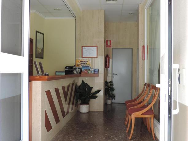 Imagen de los interiores del Hotel Costa San Antonio. Foto 7