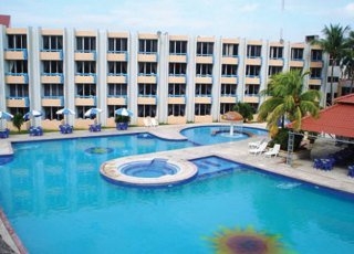 Imagen de la piscina del Hotel Costa Sol Hotel & Villas. Foto 7