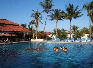 Imagen de la piscina del Hotel Costa Sol Hotel & Villas. Foto 9