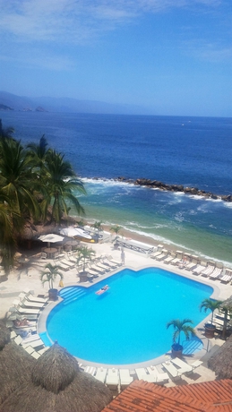 Imagen de la piscina del Hotel Costa Sur Resort and Spa. Foto 16