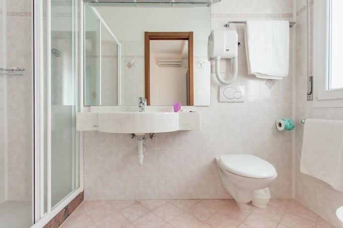 Imagen de la habitación del Hotel Costa Verde, Cervia. Foto 11