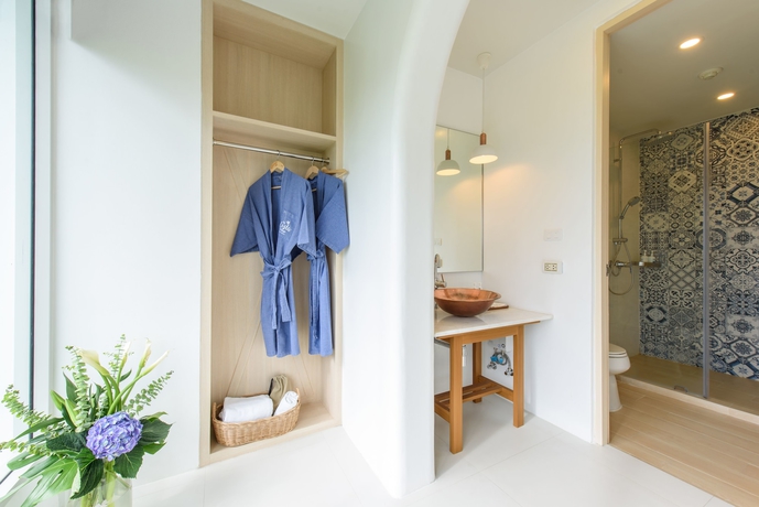 Imagen de la habitación del Hotel Costa Village Bangsaray. Foto 8