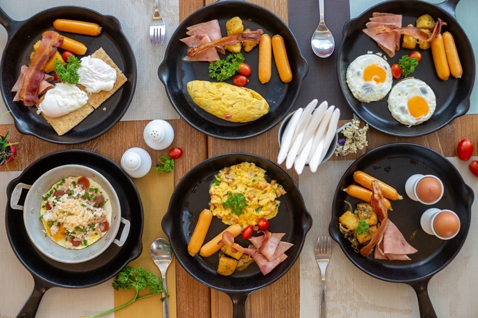 Imagen del bar/restaurante del Hotel Costa Village Bangsaray. Foto 5