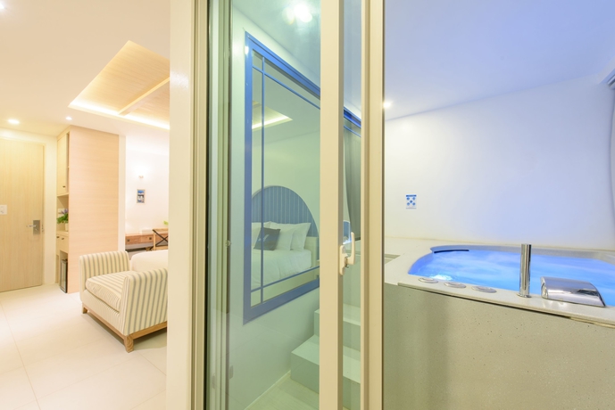 Imagen de la habitación del Hotel Costa Village Bangsaray. Foto 15