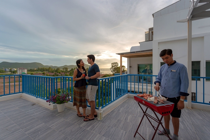 Imagen de los exteriores del Hotel Costa Village Bangsaray. Foto 19