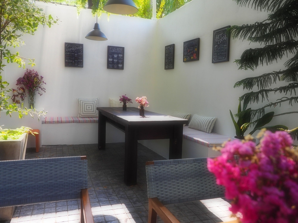 Imagen de los exteriores del Hotel Costa Village Well Pool Villa Pattaya. Foto 10