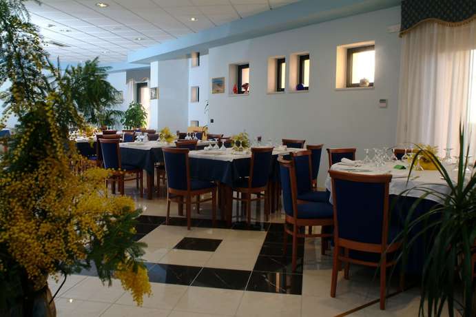 Imagen del bar/restaurante del Hotel Costa d\'Oro, Salve. Foto 6