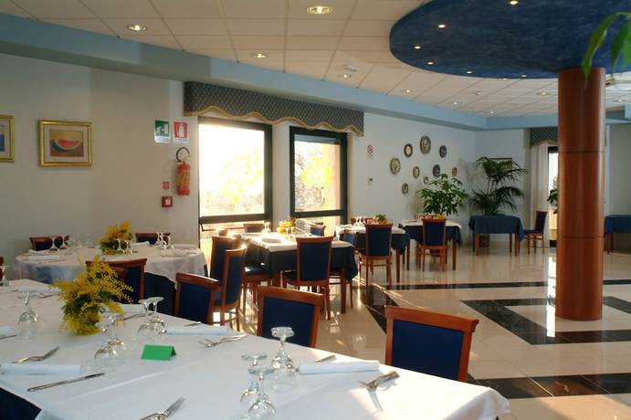 Imagen del bar/restaurante del Hotel Costa d\'Oro, Salve. Foto 7