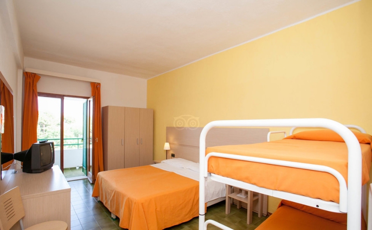 Imagen de la habitación del Hotel Costa tiziana resort. Foto 4