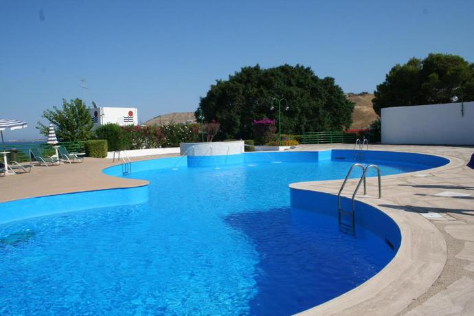 Imagen de la piscina del Hotel Costa tiziana resort. Foto 8