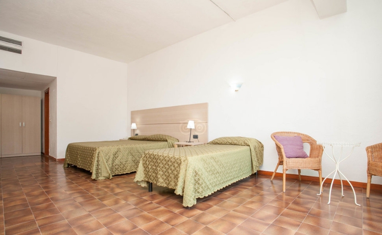 Imagen de la habitación del Hotel Costa tiziana resort. Foto 5