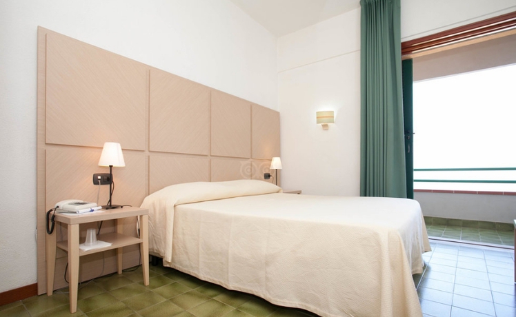 Imagen de la habitación del Hotel Costa tiziana resort. Foto 6