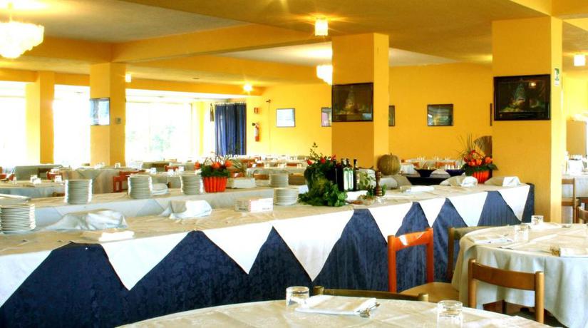 Imagen del bar/restaurante del Hotel Costa tiziana resort. Foto 2