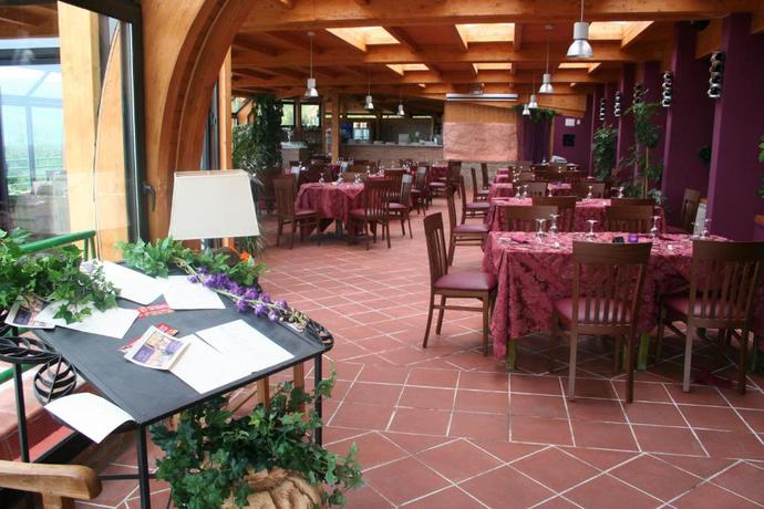 Imagen del bar/restaurante del Hotel Costa tiziana resort. Foto 3
