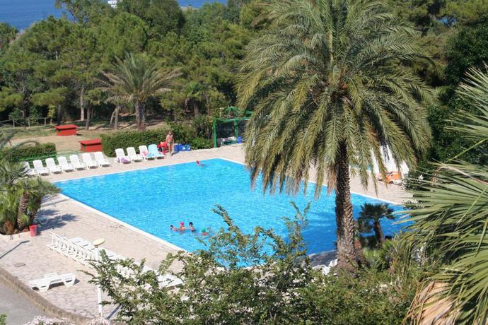 Imagen de la piscina del Hotel Costa tiziana resort. Foto 10