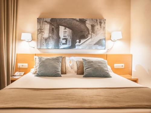 Imagen de la habitación del Hotel Costabella, Girona. Foto 17