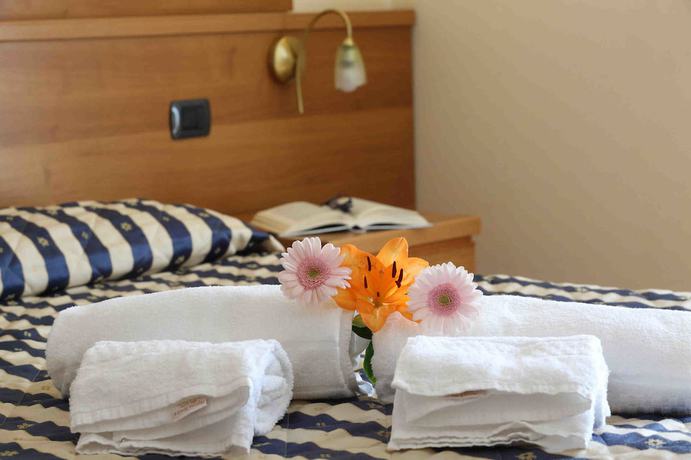 Imagen de la habitación del Hotel Costabella, San Zeno di Montagna. Foto 10