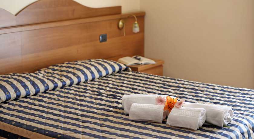 Imagen de la habitación del Hotel Costabella, San Zeno di Montagna. Foto 18