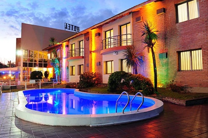 Imagen de la piscina del Hotel Costanera, VILLA CARLOS PAZ. Foto 15