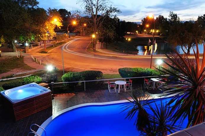 Imagen de la piscina del Hotel Costanera, VILLA CARLOS PAZ. Foto 17