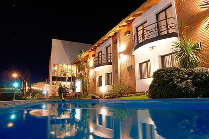 Imagen de la piscina del Hotel Costanera, VILLA CARLOS PAZ. Foto 19