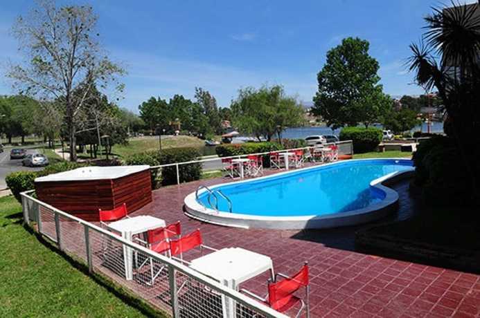 Imagen de la piscina del Hotel Costanera, VILLA CARLOS PAZ. Foto 20