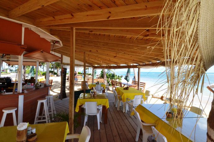 Imagen del bar/restaurante del Hotel Costarena Beach. Foto 3