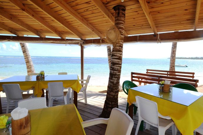 Imagen del bar/restaurante del Hotel Costarena Beach. Foto 15