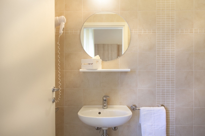 Imagen de la habitación del Hotel Costazzurra. Foto 7
