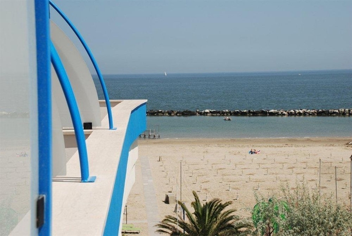 Imagen de los exteriores del Hotel Costazzurra. Foto 13
