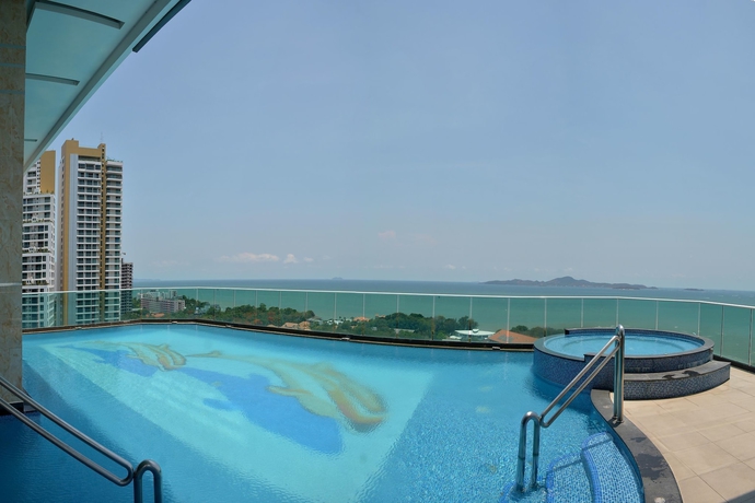 Imagen de la piscina del Hotel Cosy Beach Condominium. Foto 15