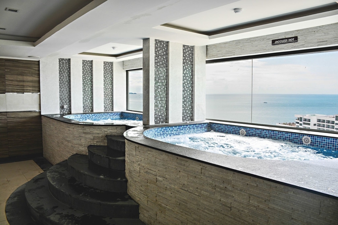 Imagen de la piscina del Hotel Cosy Beach Condominium. Foto 16