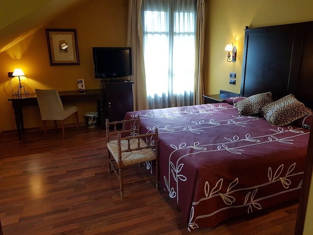 Imagen de la habitación del Hotel Cotiella. Foto 3