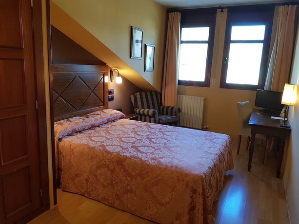 Imagen de la habitación del Hotel Cotiella. Foto 4