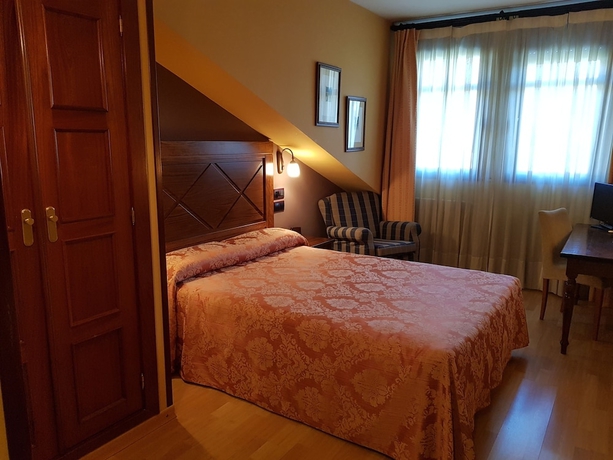 Imagen de la habitación del Hotel Cotiella. Foto 5