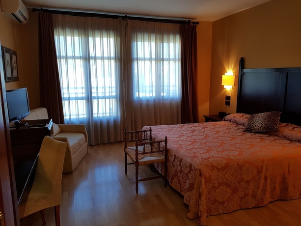 Imagen de la habitación del Hotel Cotiella. Foto 8
