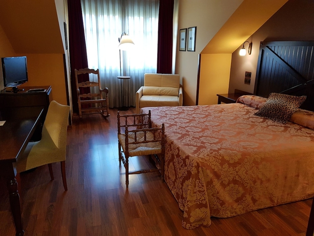 Imagen de la habitación del Hotel Cotiella. Foto 10