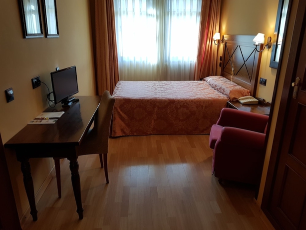 Imagen de la habitación del Hotel Cotiella. Foto 12