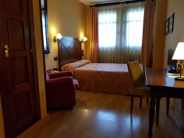 Imagen de la habitación del Hotel Cotiella. Foto 13