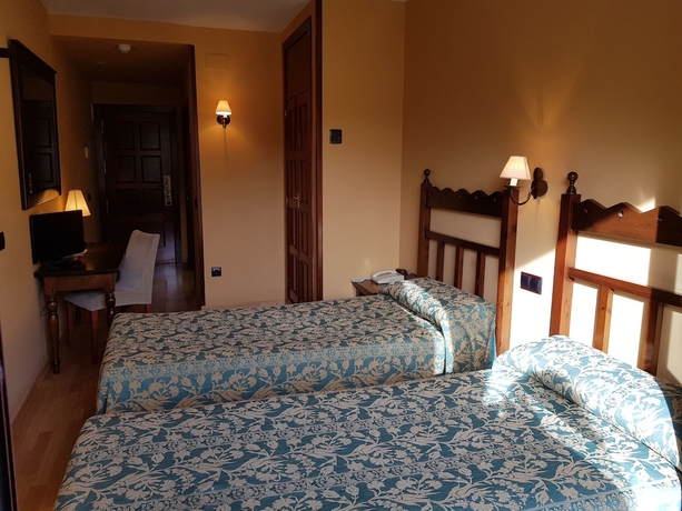 Imagen de la habitación del Hotel Cotiella. Foto 15