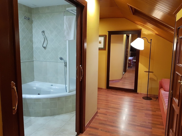 Imagen de la habitación del Hotel Cotiella. Foto 17