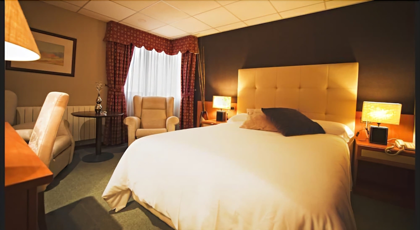 Imagen de la habitación del Hotel Coto Real. Foto 17