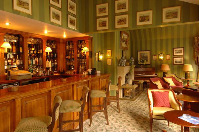 Imagen del bar/restaurante del Hotel Cotswold Lodge. Foto 6