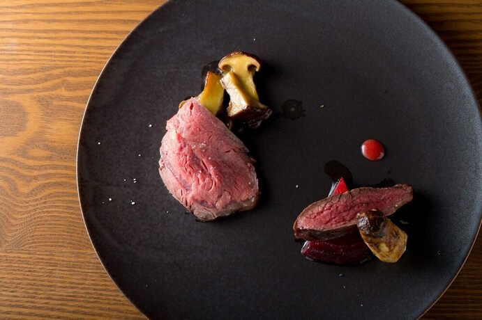 Imagen del bar/restaurante del Hotel Cottage Ekara. Foto 32