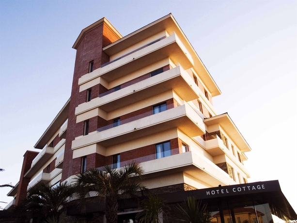 Imagen de los exteriores del Hotel Cottage. Foto 9