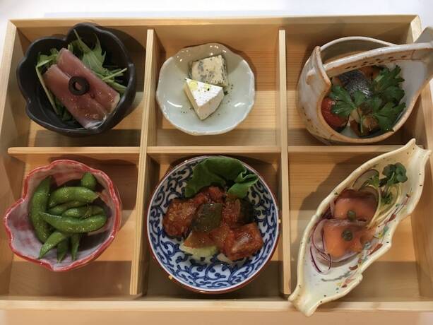 Imagen del bar/restaurante del Hotel Cottage MAKAI. Foto 7