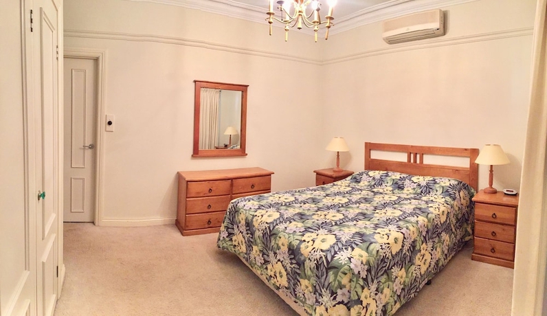 Imagen de la habitación del Hotel Cottesloe Beach Chalets. Foto 14