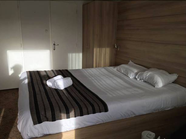 Imagen de la habitación del Hotel Couett\'h&ocirc;tel Loud&eacute;ac. Foto 8