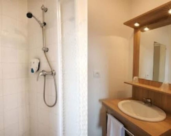 Imagen de la habitación del Hotel Couett\'h&ocirc;tel Loud&eacute;ac. Foto 15