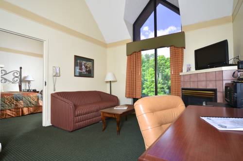 Imagen de la habitación del Hotel Country Cascades Waterpark Resort. Foto 16
